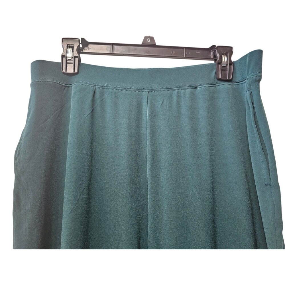 NWOT Susan Graver Petite Liquid Knit Straight Ankle Pant Hunter Green Medium PM - Picture 2 of 3